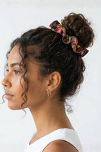 Charger l'image dans la galerie, Model Front: Rio De Sol Chouchou Fiore Scrunchie