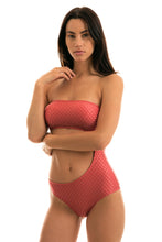 Charger l'image dans la galerie, Model Front: Rio De Sol Une Pièce Body Kiwanda Madras Rio