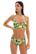 Charger l'image dans la galerie, Model Front: Rio De Sol Ensemble Lemon Flower Cos Comfort