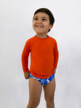 Charger l'image dans la galerie, Model Front: Rio De Sol T-Shirt Calendula Rash-Guard Kids