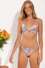Charger l'image dans la galerie, Model Front: Rio De Sol Bas Bottom Zinnia Leblon