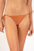 Charger l'image dans la galerie, Gallery: Rio De Sol Bas Bottom Shimmer-Nocciola Cheeky-Tie-Gold