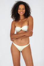 Charger l'image dans la galerie, Model Front: Rio De Sol Haut Top Off-White Twist