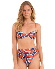 Charger l'image dans la galerie, Gallery: Rio De Sol Ensemble Set Leaves Bandeau-Joy Hotpants
