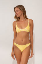 Charger l'image dans la galerie, Model Front: Wednesday In Hawaii By Rio De Sol Haut Top Kiko-Lilikoi Hana
