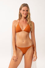 Charger l'image dans la galerie, Model Front: Rio De Sol Haut Top Ferrugo Tri-Inv
