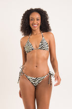 Charger l'image dans la galerie, Model Front: Rio De Sol Haut Top Wild-Black Tri-Inv
