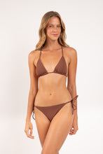 Charger l'image dans la galerie, Model Front: Rio De Sol Bas Bottom Sand-Cappuccino Cheeky-Micro
