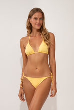 Charger l'image dans la galerie, Model Front: Wednesday In Hawaii By Rio De Sol Bas Bottom Lilikoi Kaleia
