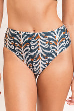 Charger l'image dans la galerie, Gallery: Rio De Sol Bas Bottom Ikat Hotpants

