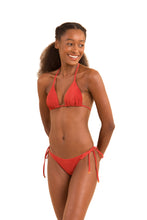 Charger l'image dans la galerie, Model Front: Rio De Sol Haut Top Malibu-Chili Tri-Inv
