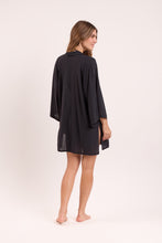 Charger l'image dans la galerie, Model Back: Rio De Sol Robe De Plage Black Kimono

