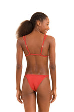 Charger l'image dans la galerie, Model Back: Rio De Sol Haut Top Malibu-Chili Tri-Duo
