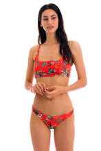 Charger l'image dans la galerie, Model Front: Rio De Sol Haut Top Wildflowers Bra-Sport
