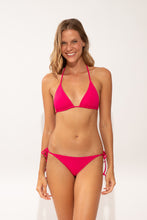 Charger l'image dans la galerie, Model Front: Wednesday In Hawaii By Rio De Sol Ensemble Set Guava Kauai Kaleia

