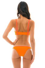 Charger l'image dans la galerie, Model Back: Rio De Sol Haut Top Duo Orange
