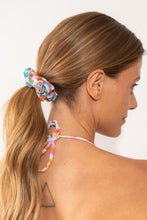 Charger l'image dans la galerie, Model Front: Rio De Sol Chouchou Ditsy-Sky Scrunchie
