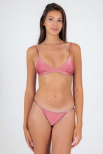 Charger l'image dans la galerie, Model Front: Rio De Sol Haut Top Shimmer-Confetti Tri-Fixo
