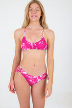 Charger l'image dans la galerie, Model Front: Rio De Sol Haut Top Pink-Palms Bralette
