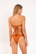 Charger l'image dans la galerie, Model Back: Rio De Sol Haut Top Ferrugo Mavi
