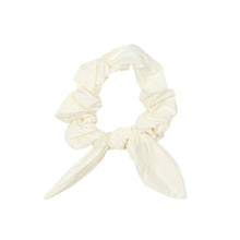 Charger l'image dans la galerie, Product Front: Rio De Sol Chouchou Off-White Scrunchie
