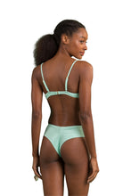 Charger l'image dans la galerie, Model Back: Rio De Sol Haut Top Malibu-Menta Balconet
