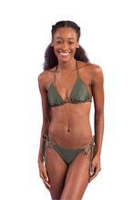 Charger l'image dans la galerie, Model Front: Rio De Sol Bas Bottom Shimmer-Croco Cheeky-Tie
