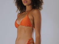 Charger et lire la vidéo dans la visionneuse de la Galerie, Video: Rio De Sol Bas Bottom Shimmer-Paprica Cheeky-Tie
