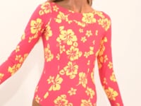 Charger et lire la vidéo dans la visionneuse de la Galerie, Video: Wednesday In Hawaii By Rio De Sol Une Pièce Pua-Guava Surf
