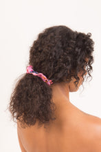 Charger l&#39;image dans la galerie, Model Front: Rio De Sol Chouchou Amore-Pink Scrunchie
