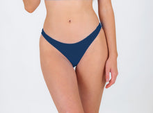 Charger l&#39;image dans la galerie, Model Front: Rio De Sol Bas Bottom Navy Essential-Comfy
