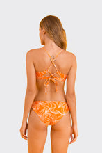 Charger l&#39;image dans la galerie, Model Back: Rio De Sol Bas Bottom Trail-Orange Essential-Comfy
