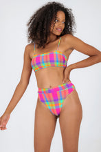 Charger l&#39;image dans la galerie, Model Front: Rio De Sol Bas Bottom Tulip-Garden Hotpant-Cos
