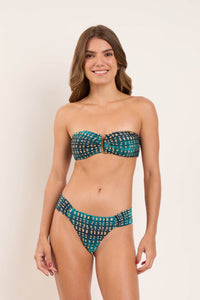 Model Front: Rio De Sol Ensemble Set Brisa Sara Baobi