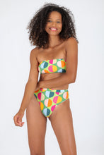 Charger l&#39;image dans la galerie, Model Front: Rio De Sol Ensemble Set Garden-City Bandeau-Reto Hotpant-Cos
