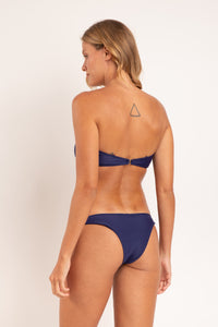 Model Back: Rio De Sol Ensemble Set Touch-Marinho Sara Essential