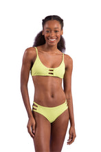 Charger l&#39;image dans la galerie, Model Front: Rio De Sol Haut Top Bora-Citrus Bra-Trio

