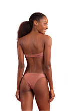 Charger l&#39;image dans la galerie, Model Back: Rio De Sol Haut Top Shimmer-Copper Bandeau-Joy
